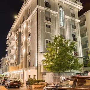 hotel-augustus-rimini.emilia-romagnahotels.net/